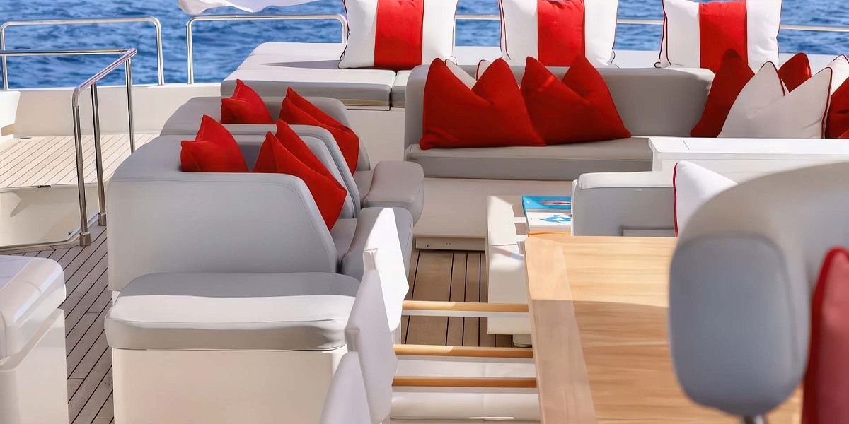 Аренда мега яхты Custom Line 112 CHAMPAGNE AND CAVIAR в Италии, Амальфи